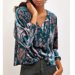 Anthropologie Faustine Floral Peasant Top in Emerald Velvet